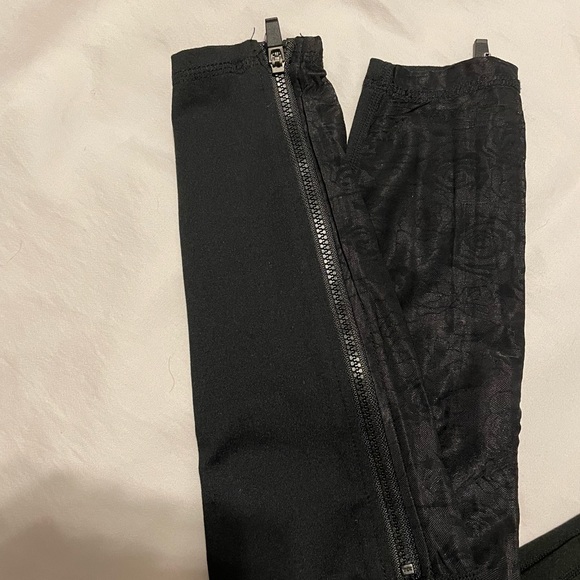 Fabletics- XXS Black Leggings - With Zippers at bottoms - Picture 2 of 5